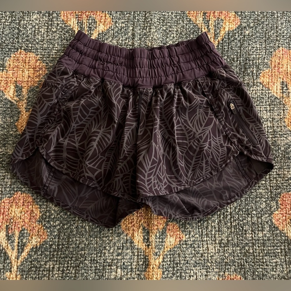 Lululemon Tracker Short II Pretty Palm Cadet Greyvy / Cadet Blue - Picture 2 of 7